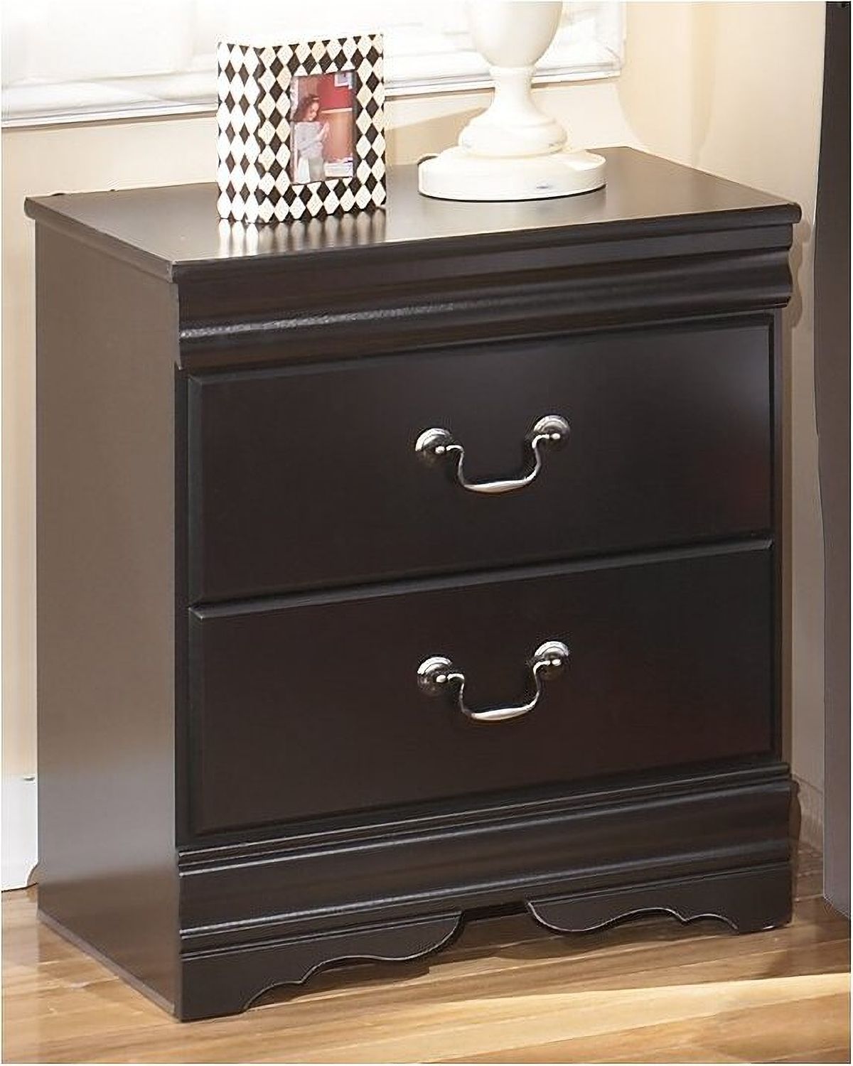 Huey Vineyard Nightstand B12892