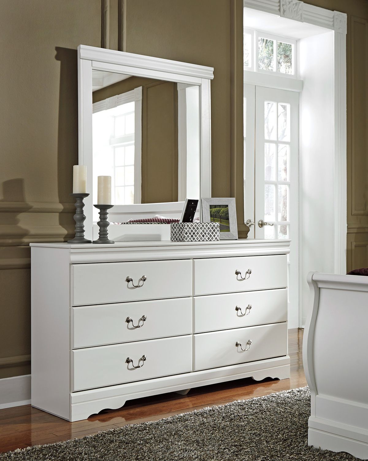 Anarasia White Dresser B12931