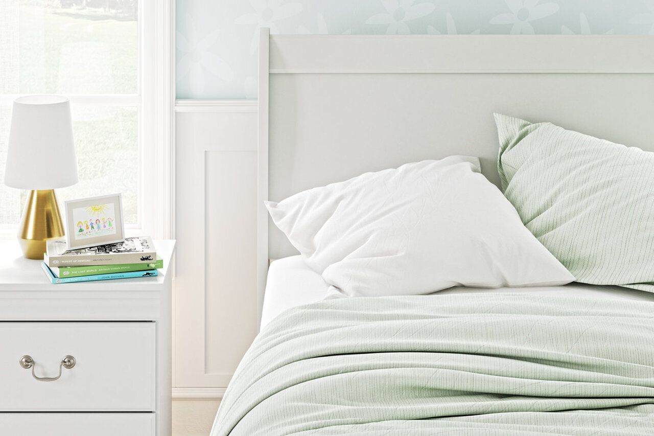 Anarasia White Twin Sleigh Bed B129B1