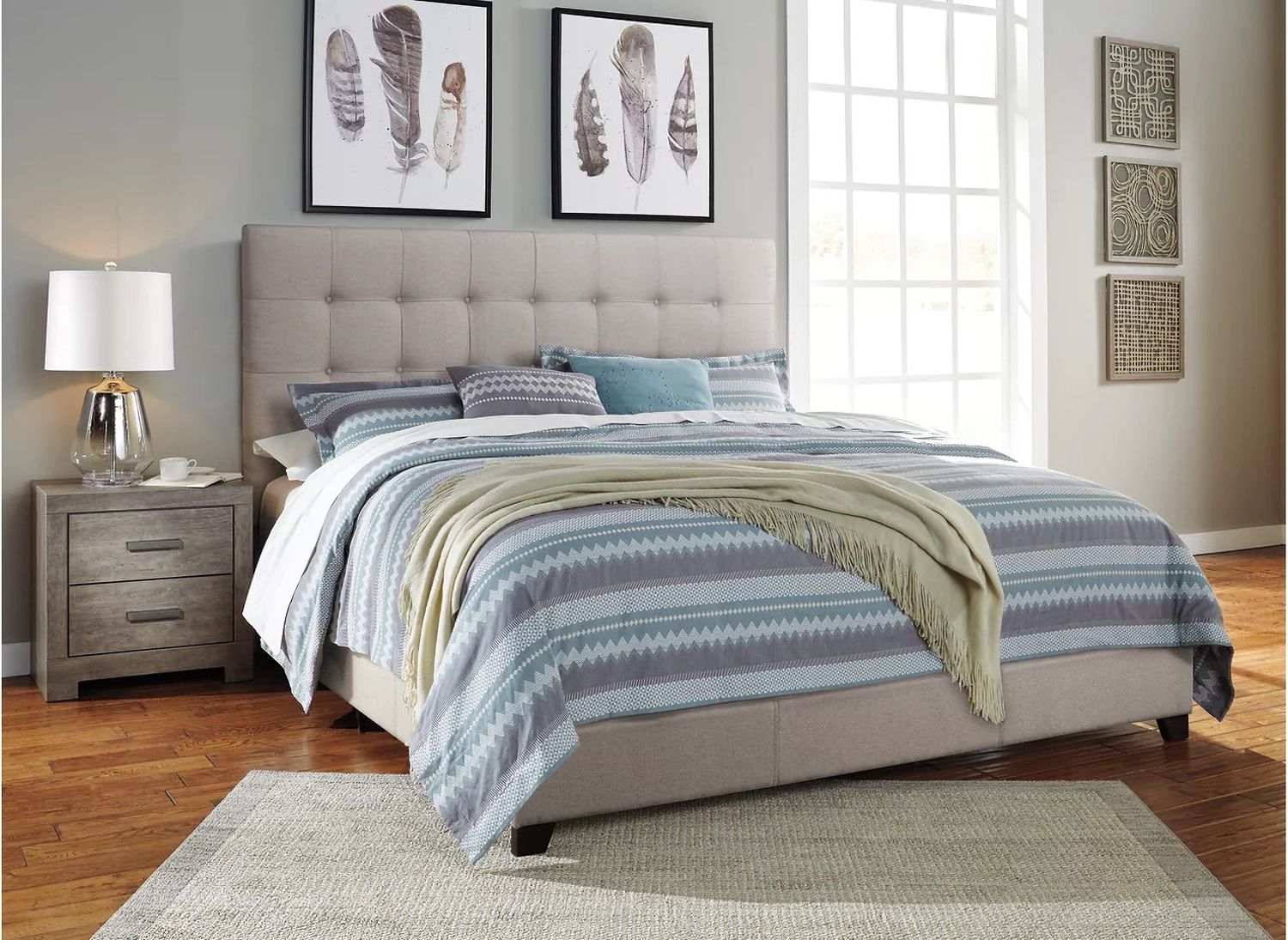 Dolante Queen Upholstered Bed In Beige B130581