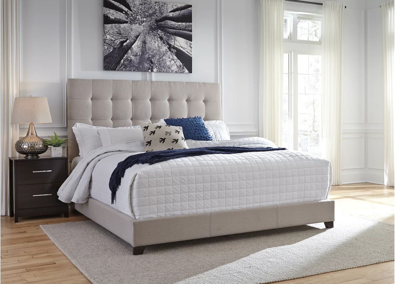 Dolante Queen Upholstered Bed In Beige B130581