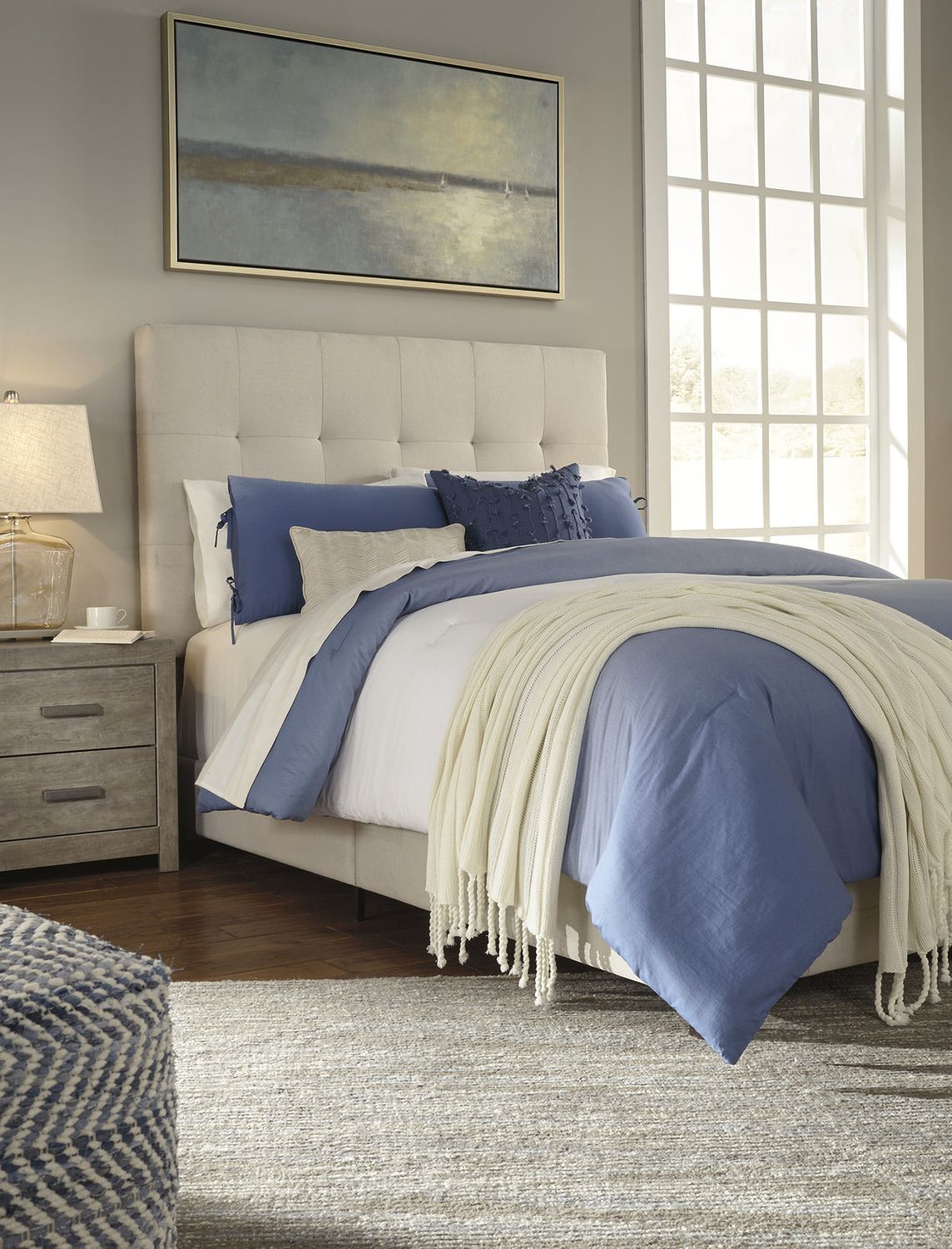 Dolante Queen Upholstered Bed In Beige B130581