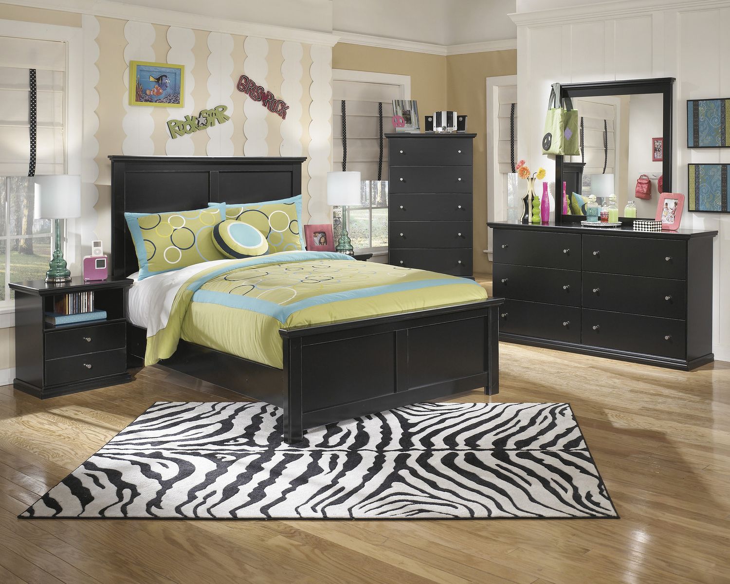 Maribel Nightstand B13891