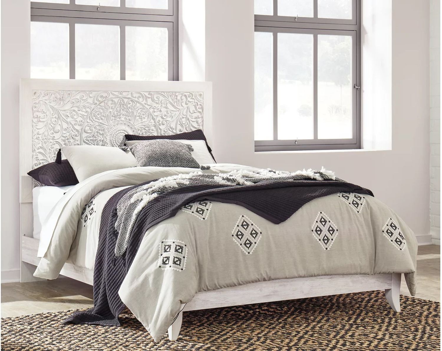 Paxberry Whitewash Queen Panel Bed B181B6