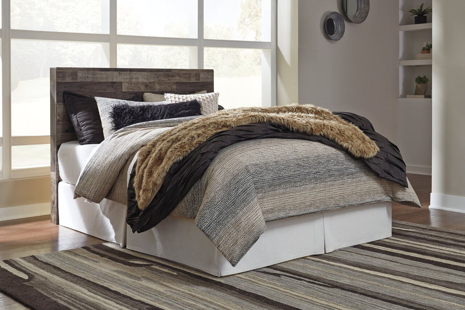 Derekson Gray Queen Storage Panel Bed B200B13