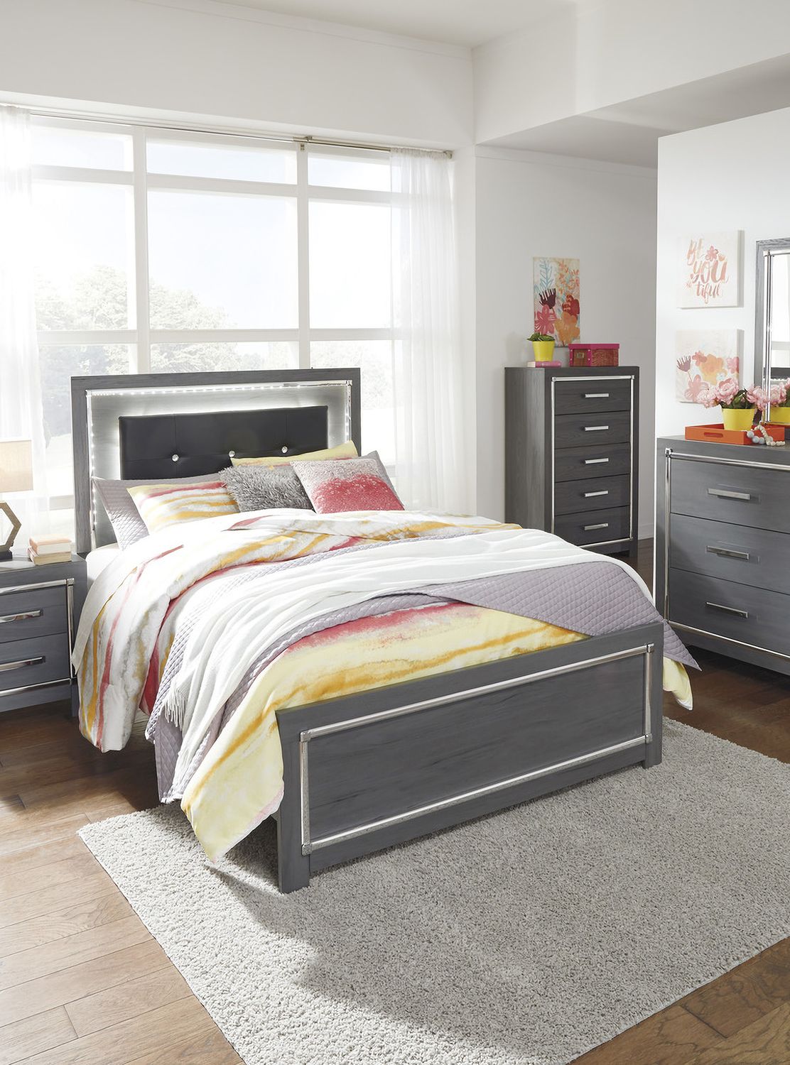 Lodanna Gray Queen Upholstered Panel Bed B214B2