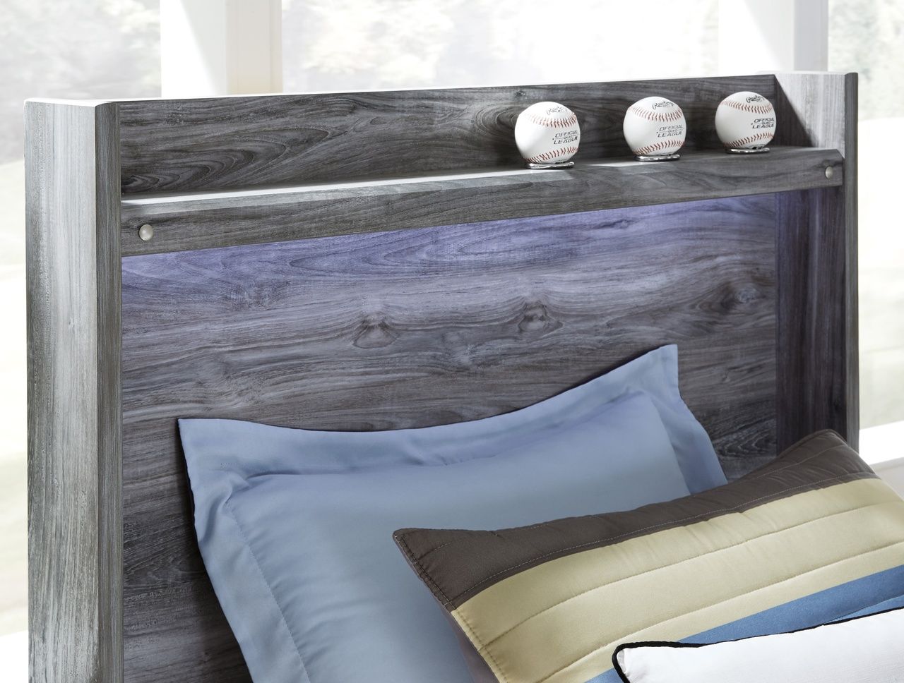 Baystorm Queen Panel Bed with 4 Storage Drawers In Gray B221B13