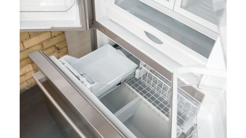 Series 6 French Door Bottom Mount Refrigerator 36'' Stainless Steel, Total No Frost B22CT80SNS