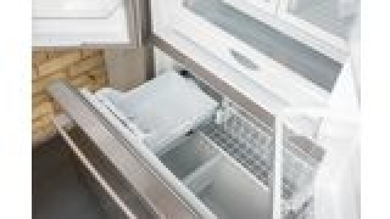 Series 6 French Door Bottom Mount Refrigerator 36'' Stainless Steel, Total No Frost B22CT80SNS