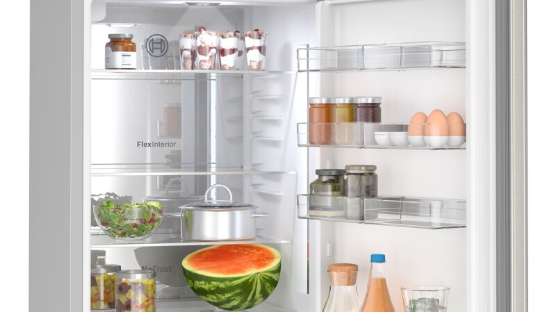 800 Series Freestanding Bottom Freezer Refrigerator 24'' Easy clean B24CB80ESS