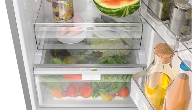 800 Series Freestanding Bottom Freezer Refrigerator 24'' Easy clean B24CB80ESS