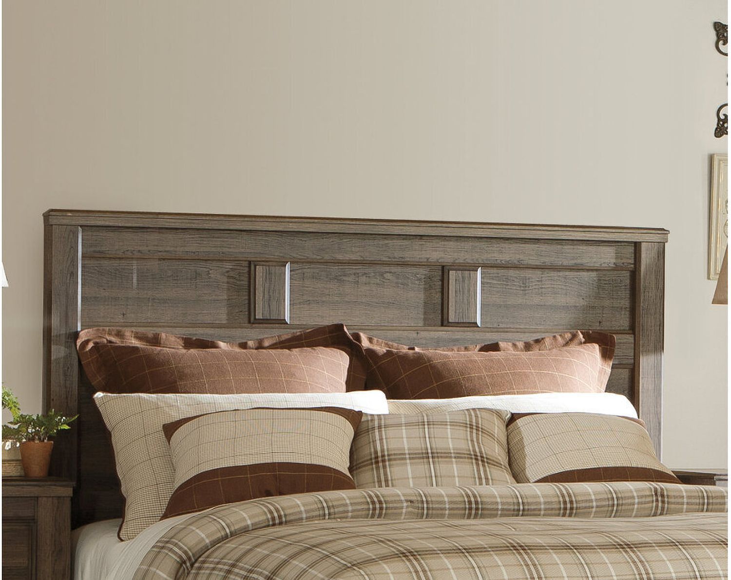 Juararo Queen Panel Bed B251B6