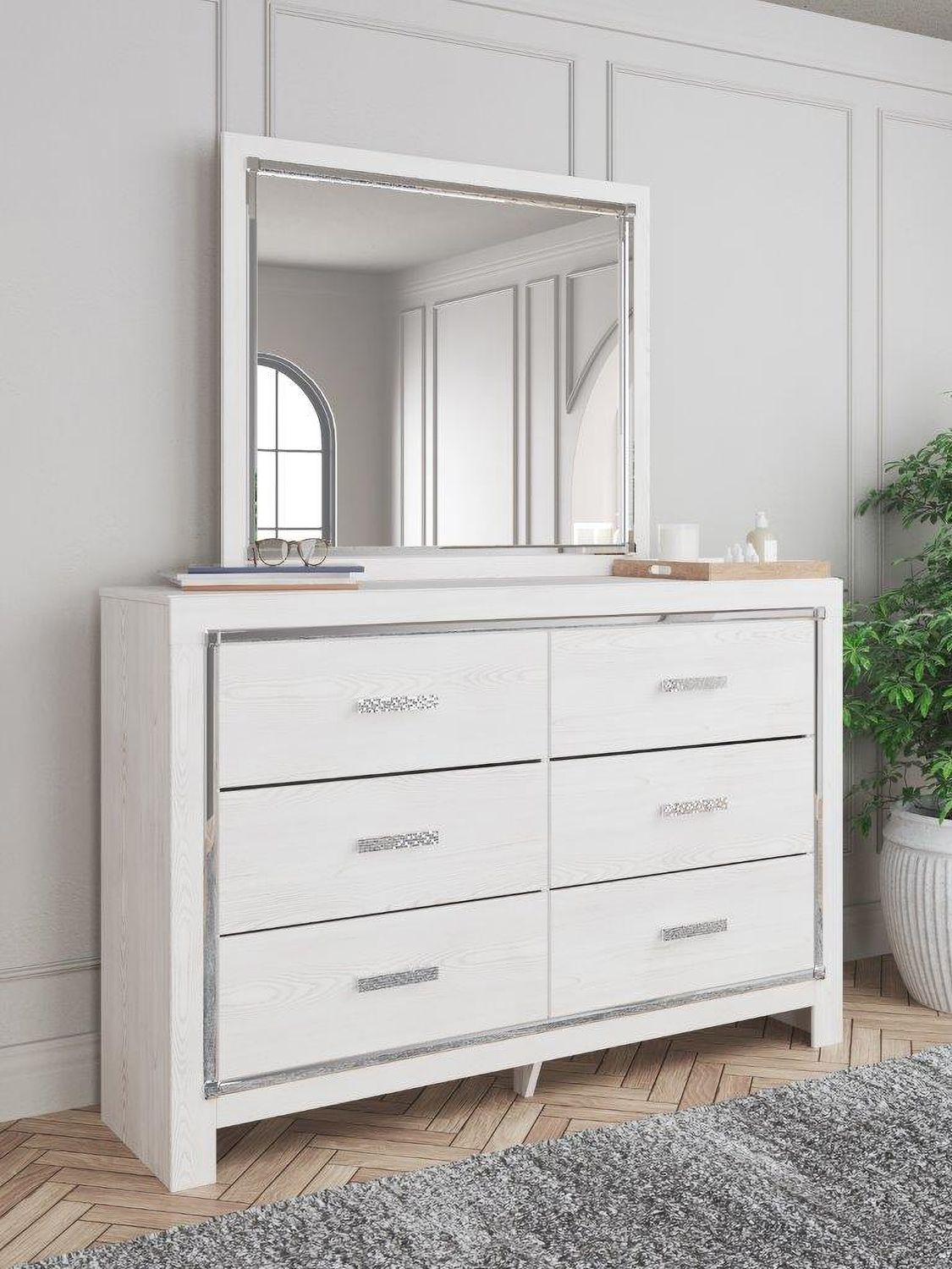 Altyra White Dresser B264031