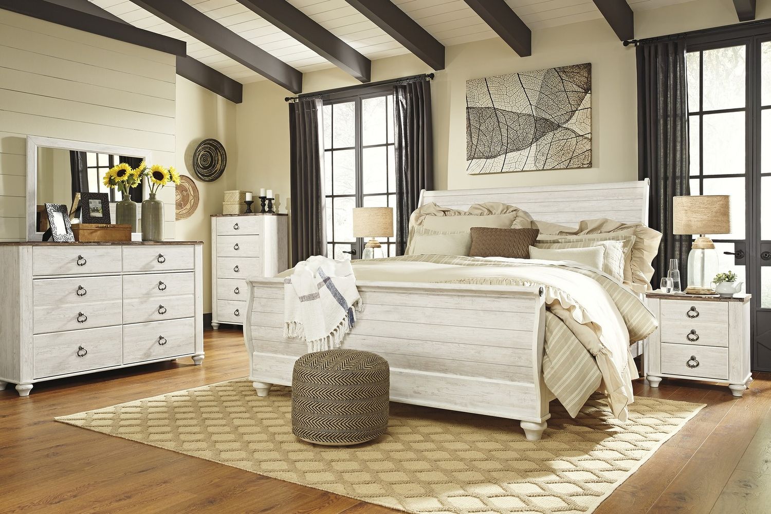 Willowton Two-tone 5 Drawer Chest B26746