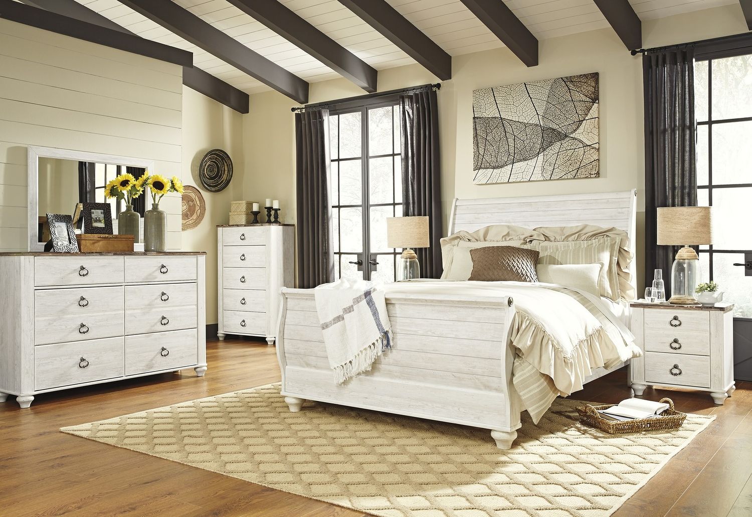 Willowton Two-tone 5 Drawer Chest B26746