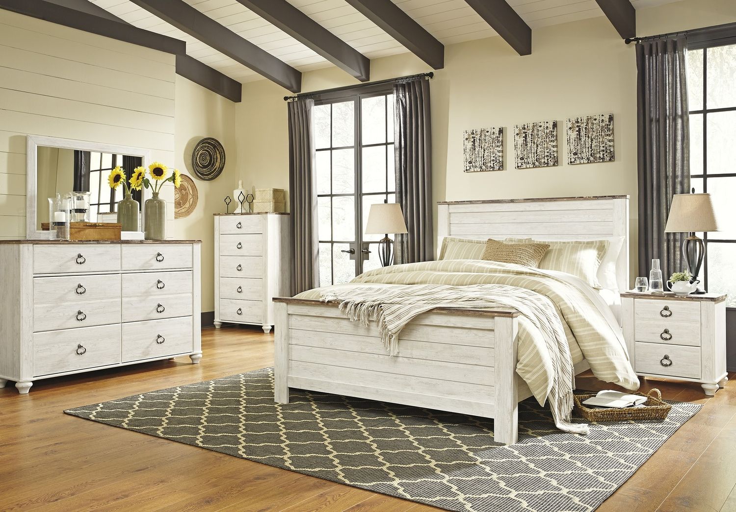 Willowton Two-tone 5 Drawer Chest B26746