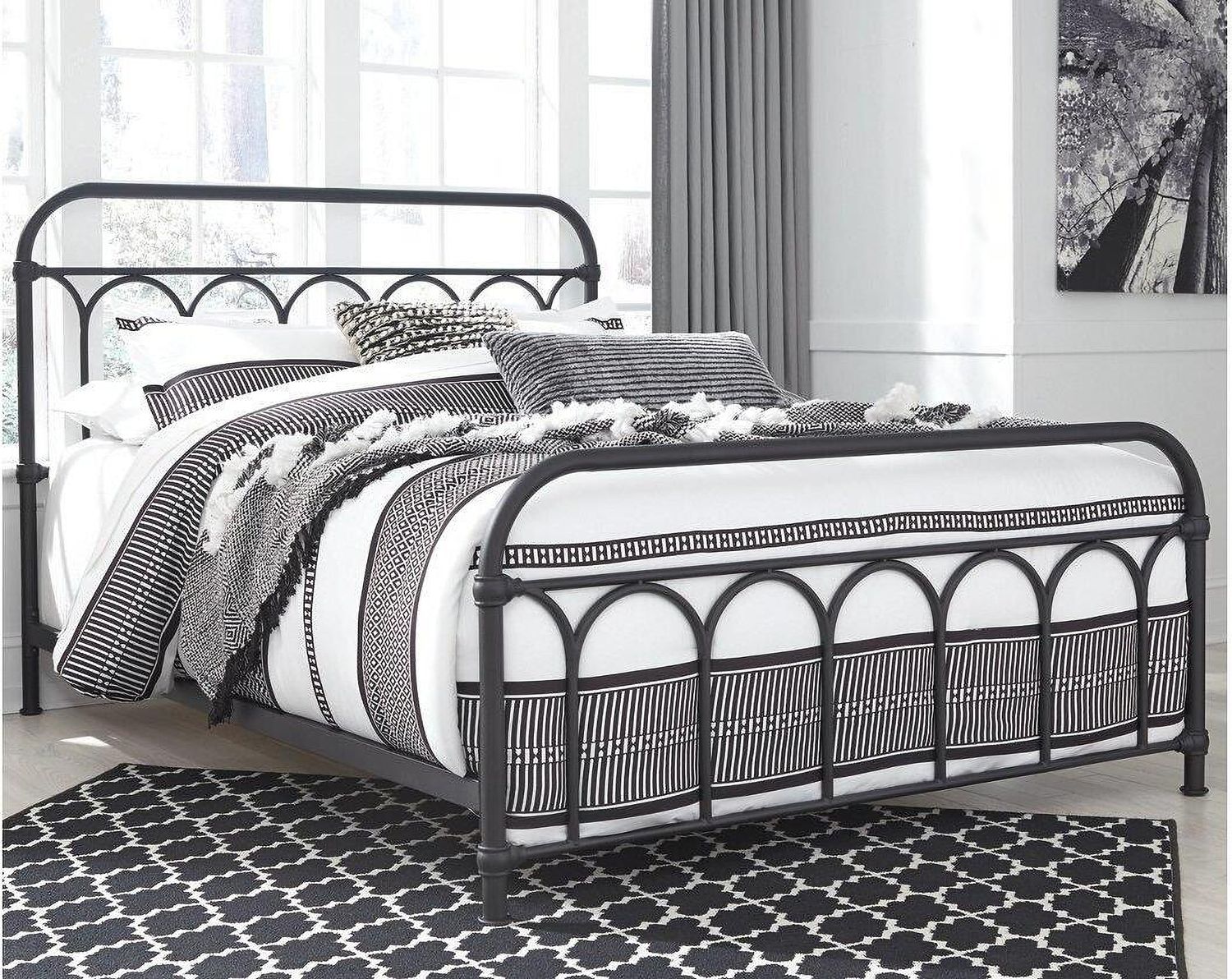 Nashburg Black Queen Metal Bed B280681