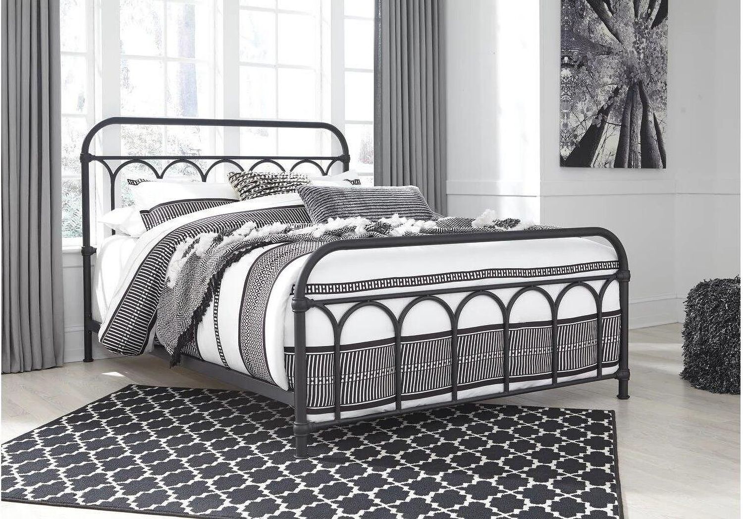 Nashburg Black Queen Metal Bed B280681