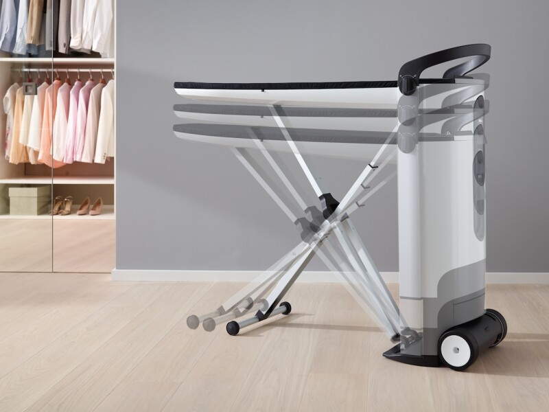 Steam ironing system with display and honeycomb soleplate for optimum smoothing. B3312FASHIONMASTER