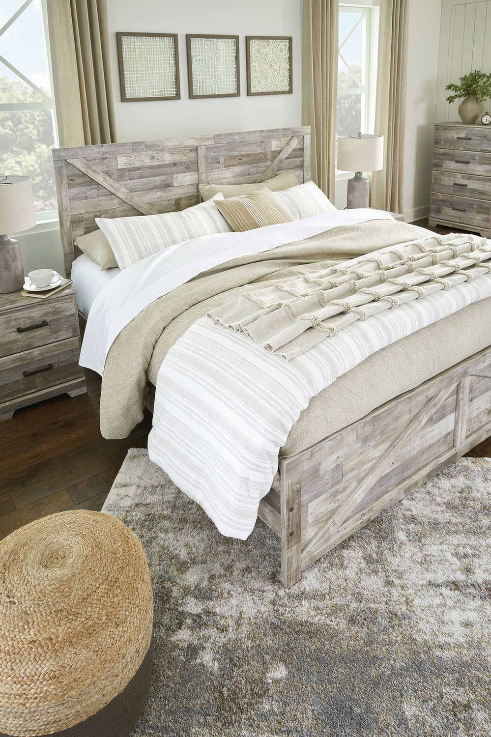 Hodanna Whitewash King Crossbuck Panel Bed B3487B4