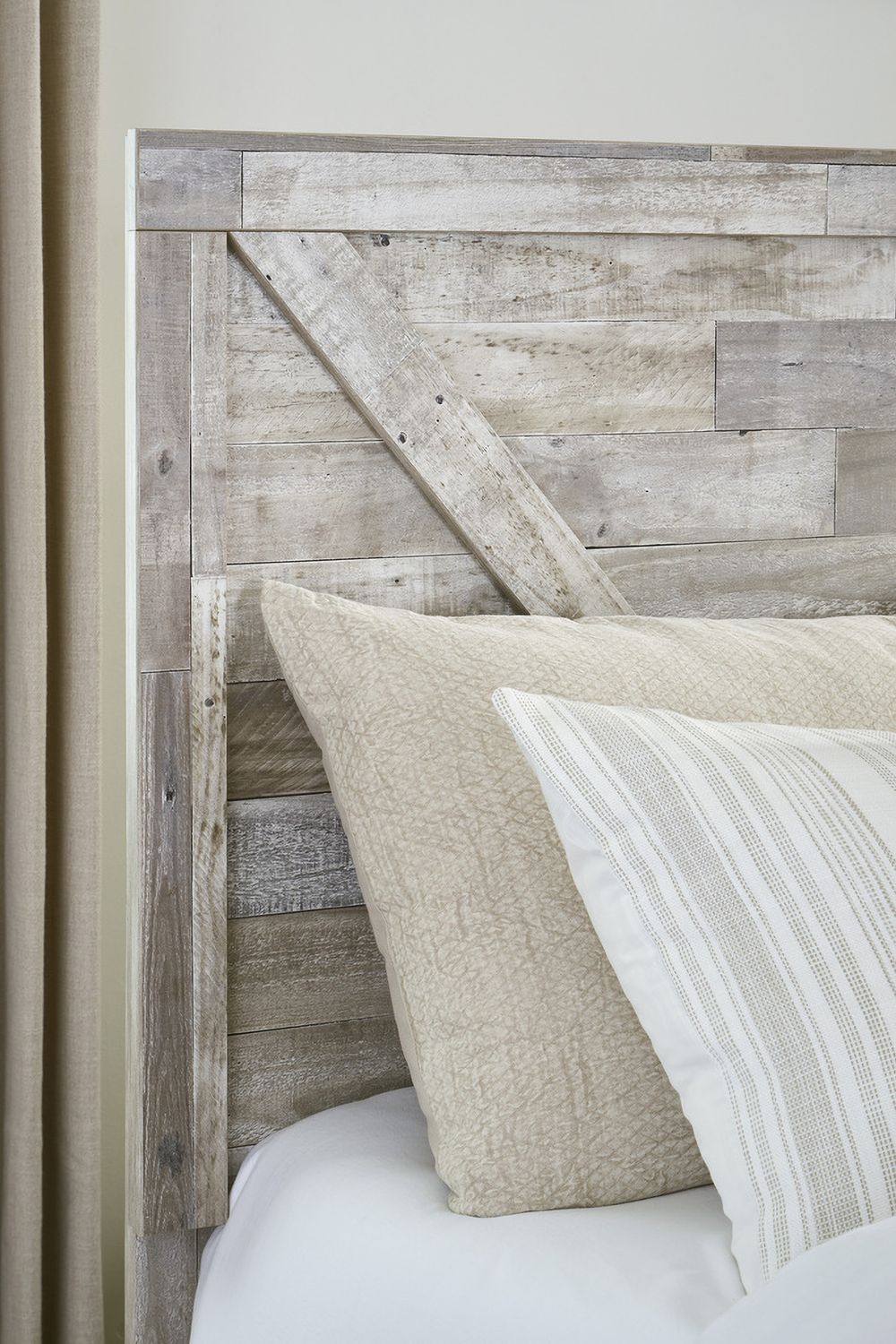 Hodanna Whitewash King Crossbuck Panel Bed B3487B4