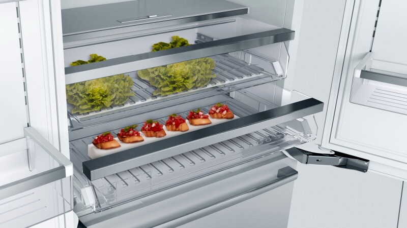 Benchmark Built-in Bottom Freezer Refrigerator 36'' flat hinge B36BT935NS