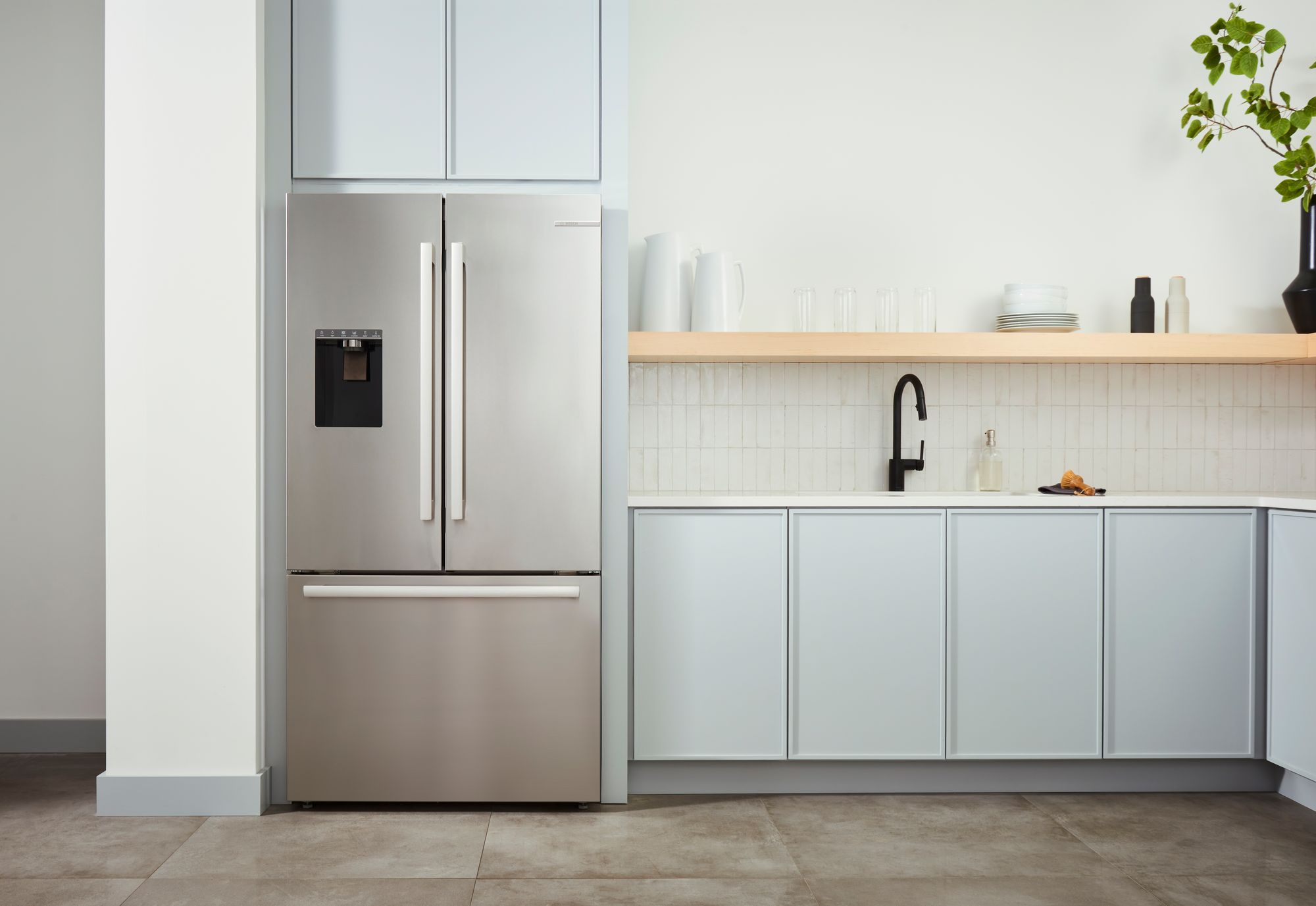 500 Series French Door Bottom Mount Refrigerator 36'' Easy clean B36CD50SNS