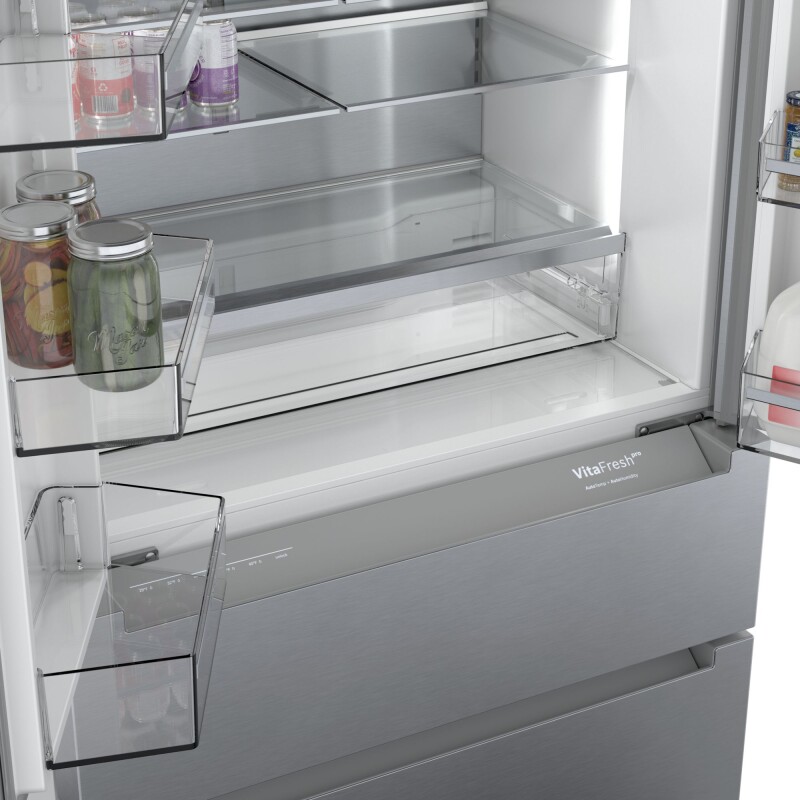 800 Series French Door Bottom Mount Refrigerator 36'' Easy clean stainless steel B36CL80ENS B36CL80ENS