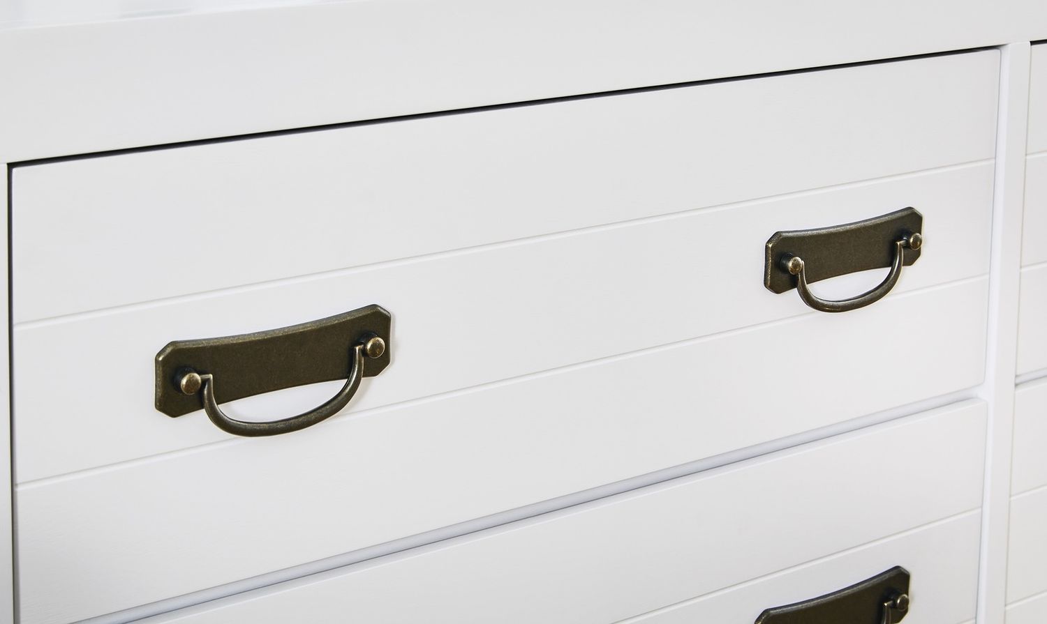Binterglen Dresser In White B42731