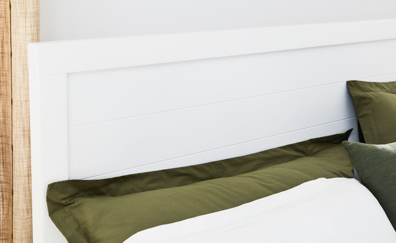 Binterglen King Panel Bed In White B427B8