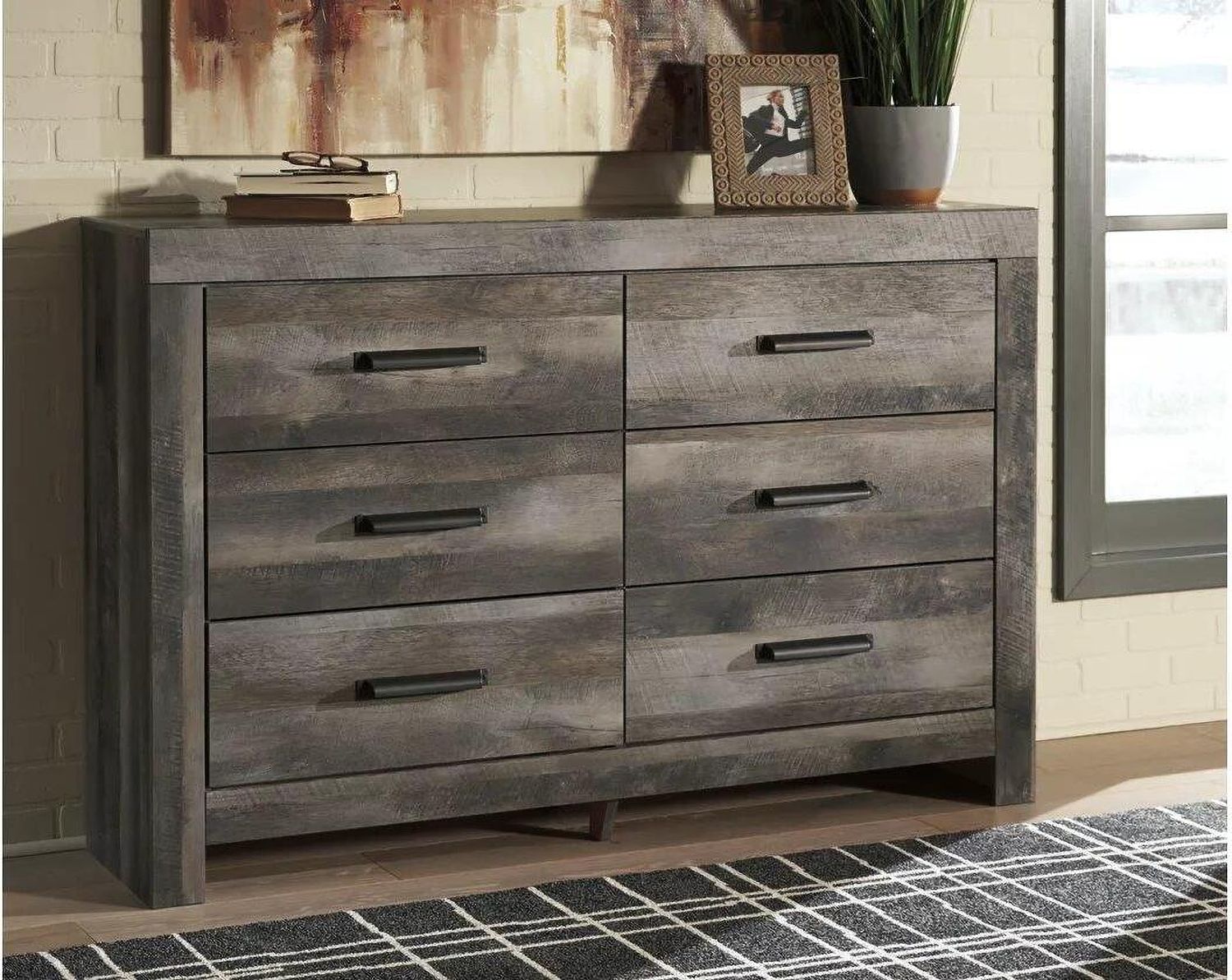 Wynnlow Gray Dresser B44031