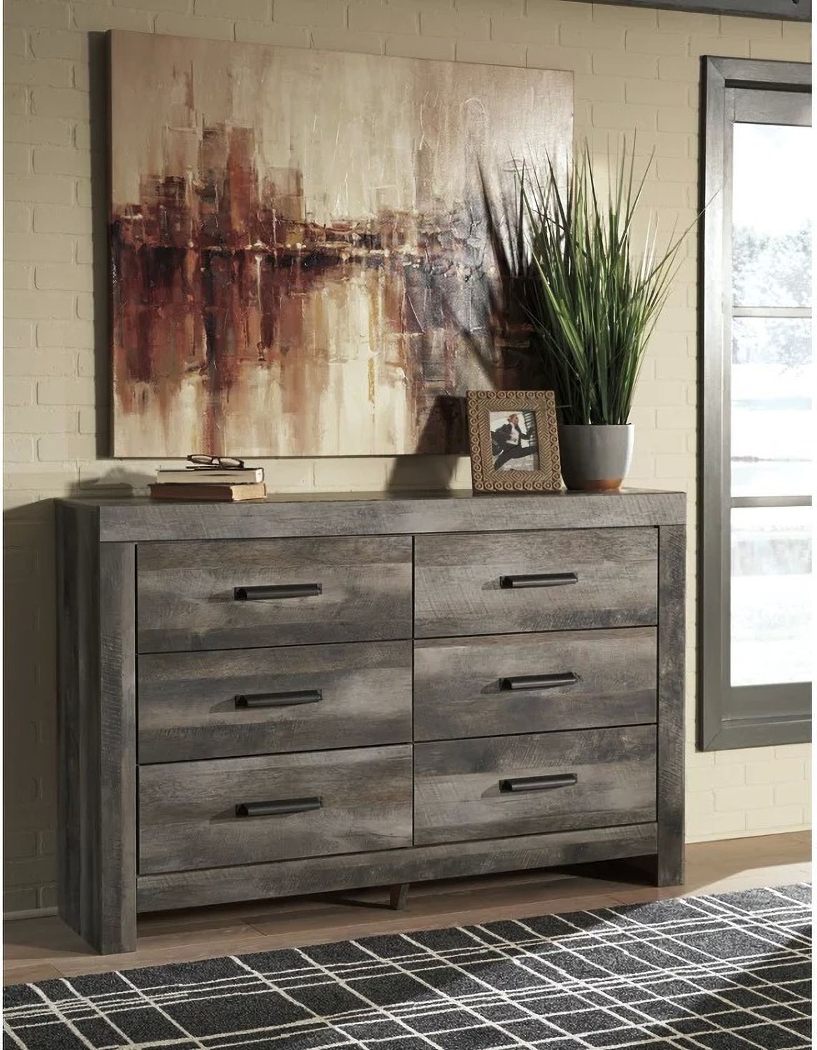 Wynnlow Gray Dresser B44031