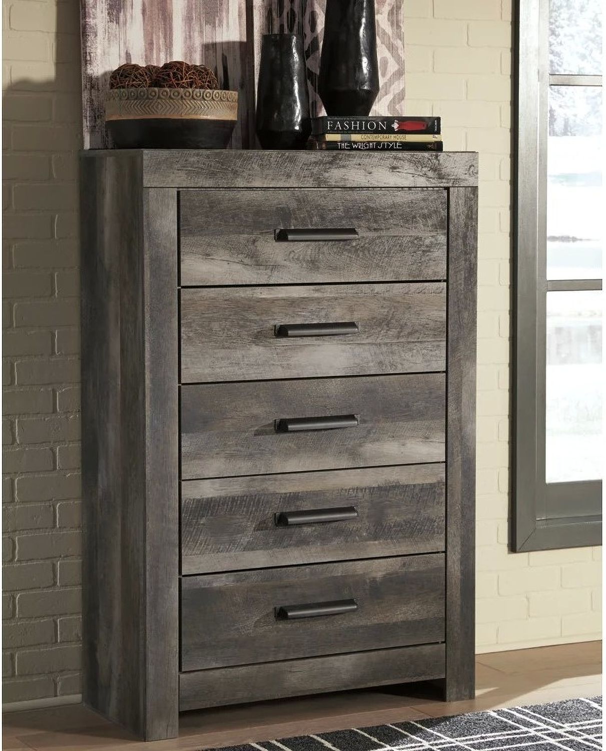 Wynnlow Gray 5 Drawer Chest B44046