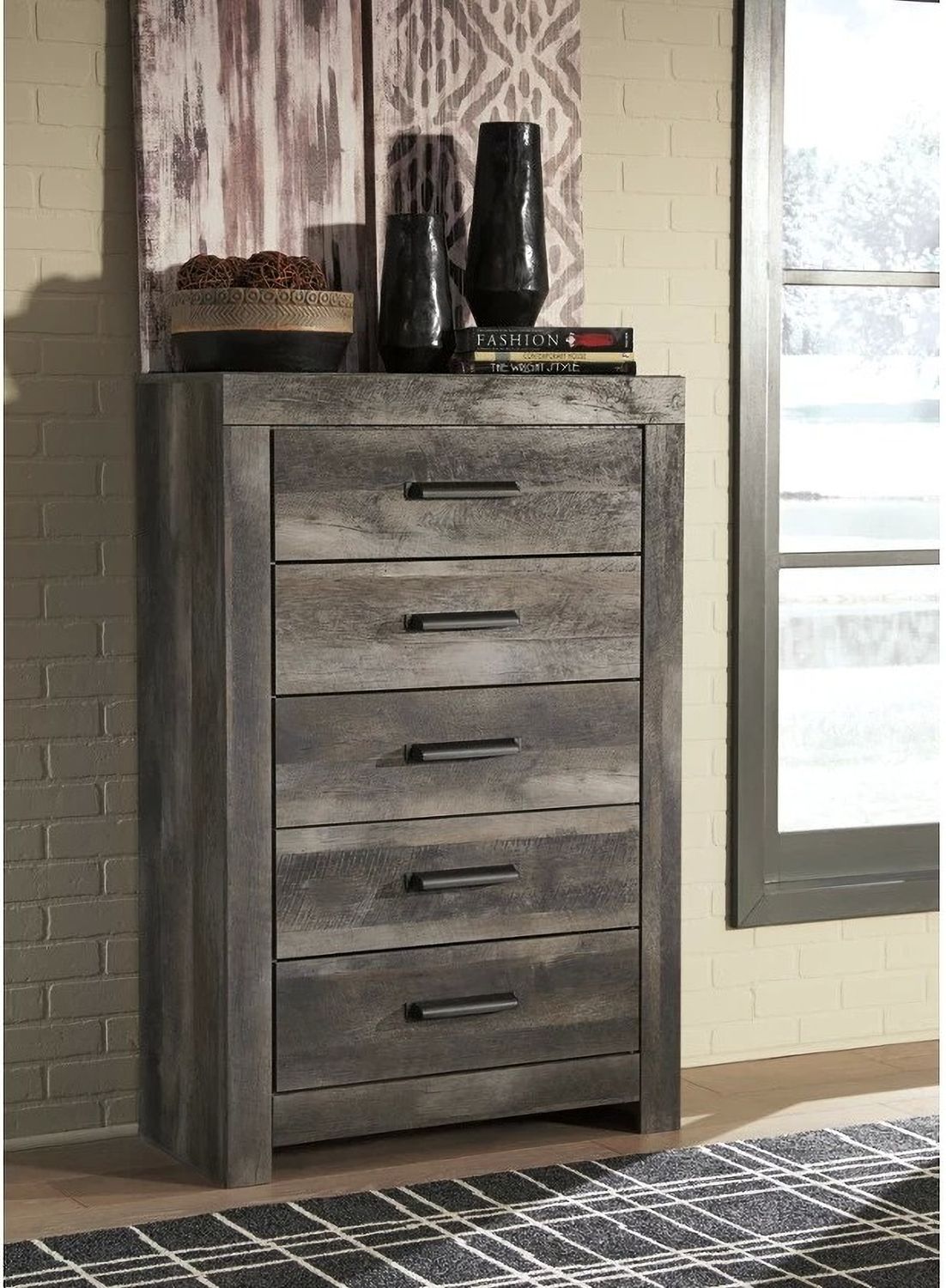 Wynnlow Gray 5 Drawer Chest B44046