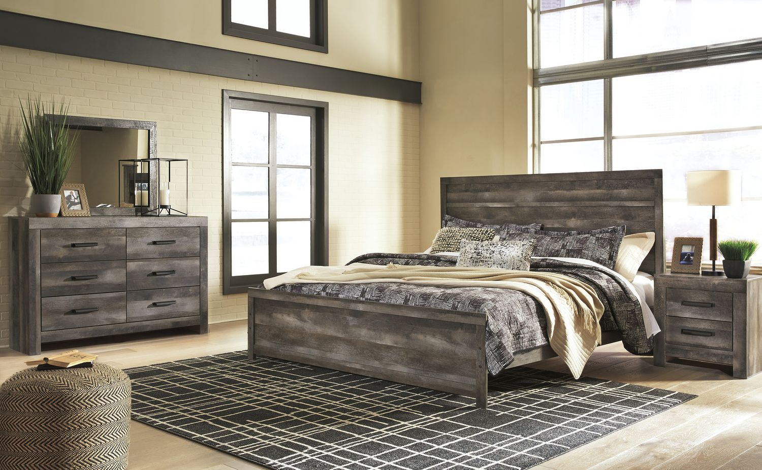 Wynnlow Gray 5 Drawer Chest B44046