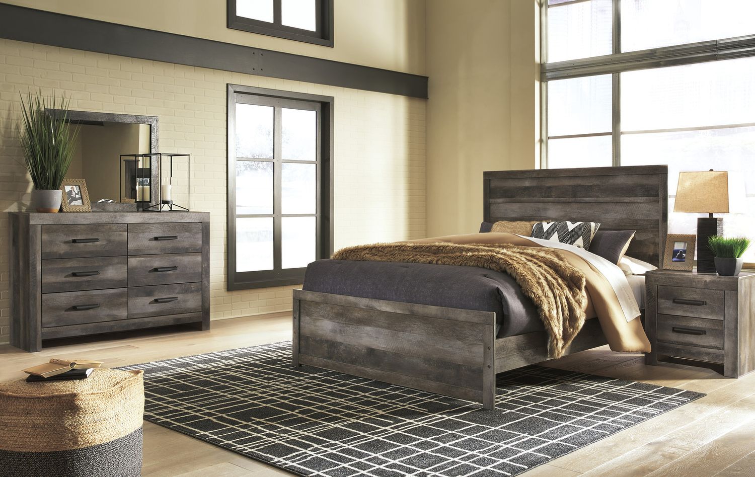 Wynnlow Gray 5 Drawer Chest B44046
