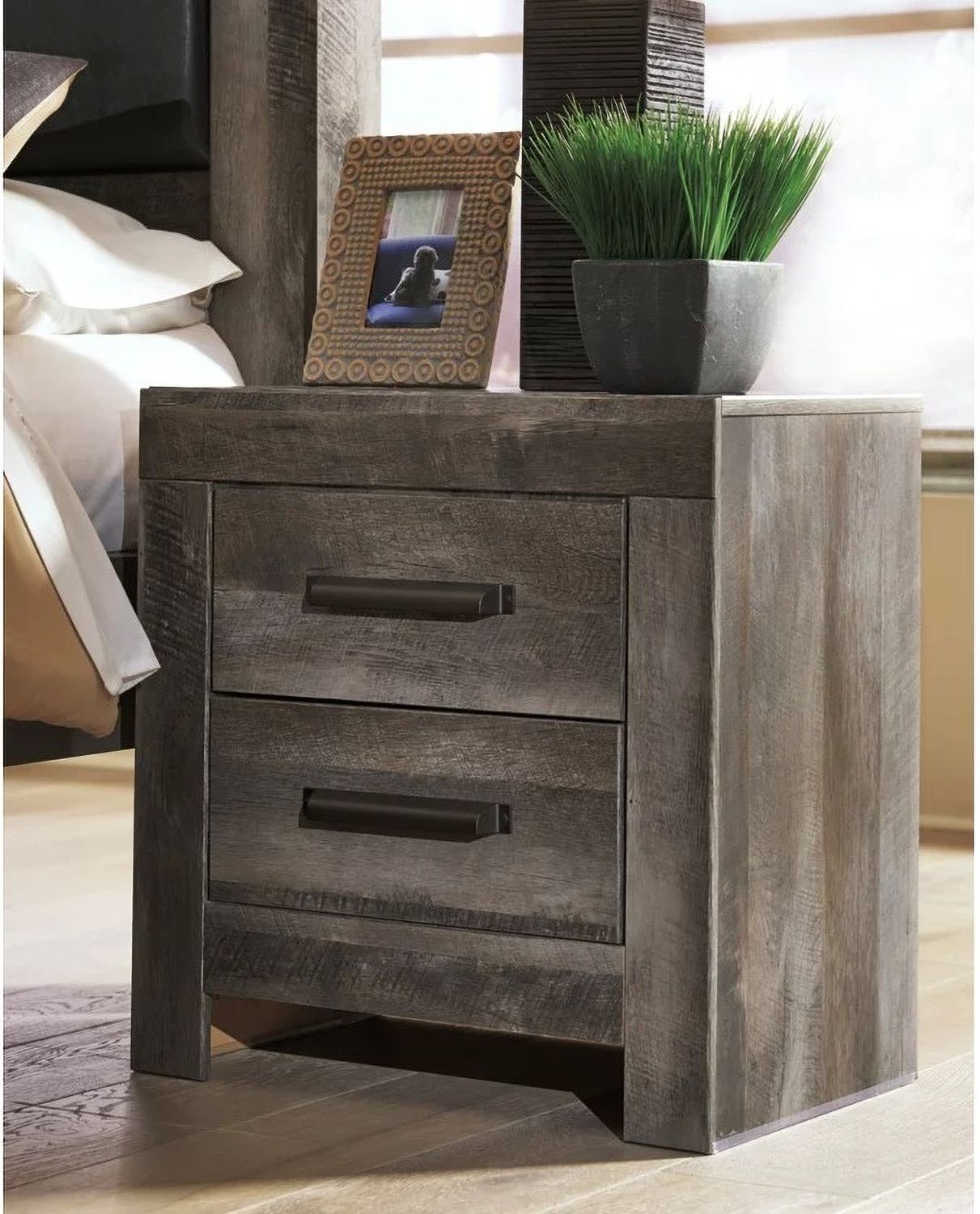 Wynnlow Gray 2 Drawer Nightstand B44092