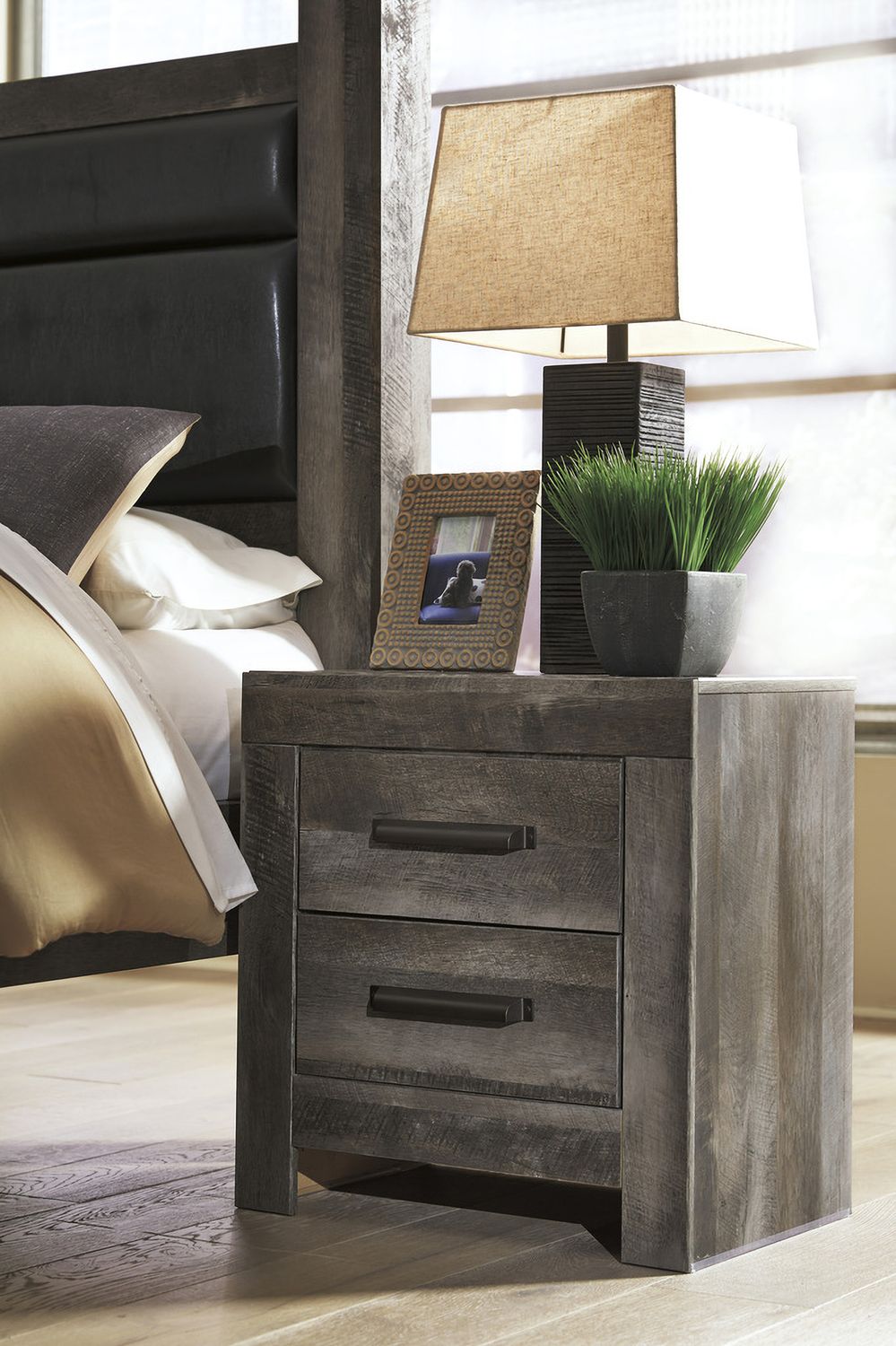 Wynnlow Gray 2 Drawer Nightstand B44092