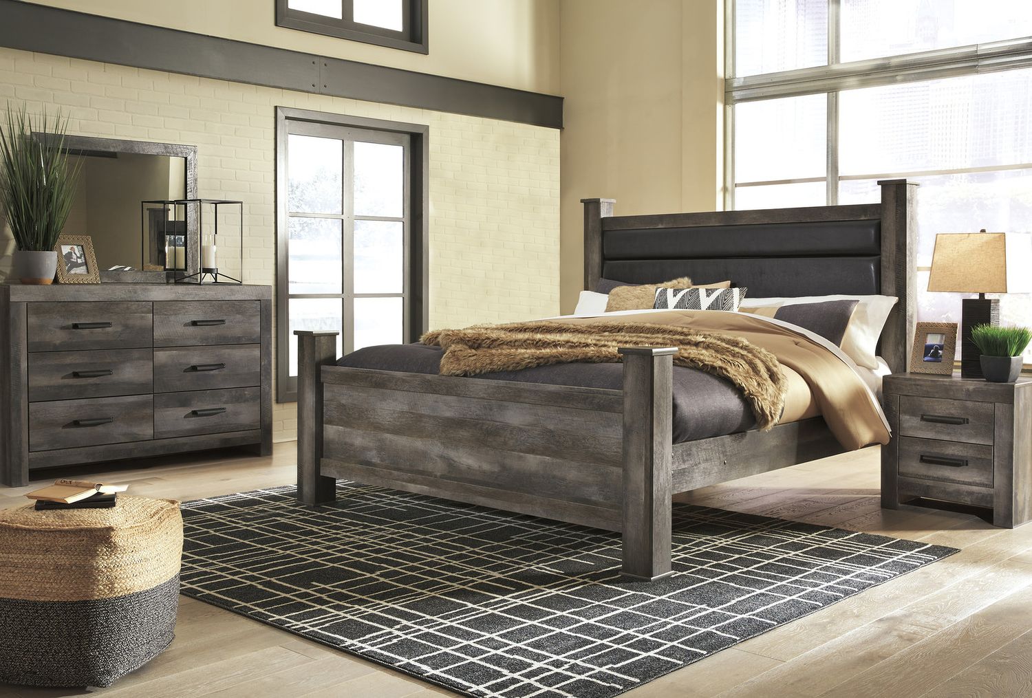 Wynnlow Gray 2 Drawer Nightstand B44092