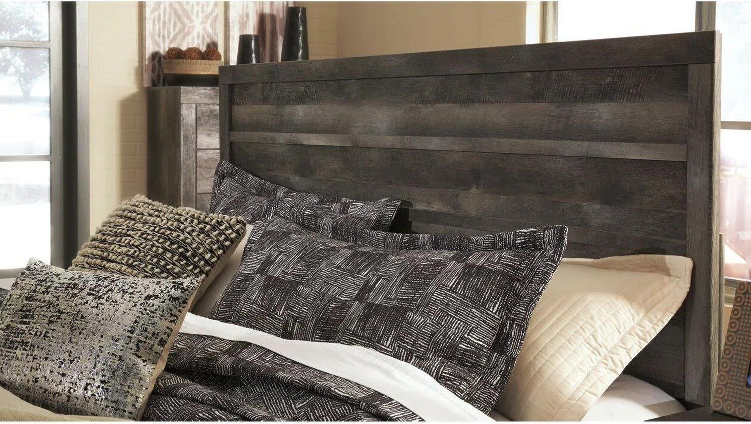 Wynnlow Gray Queen Panel Bed B440B2