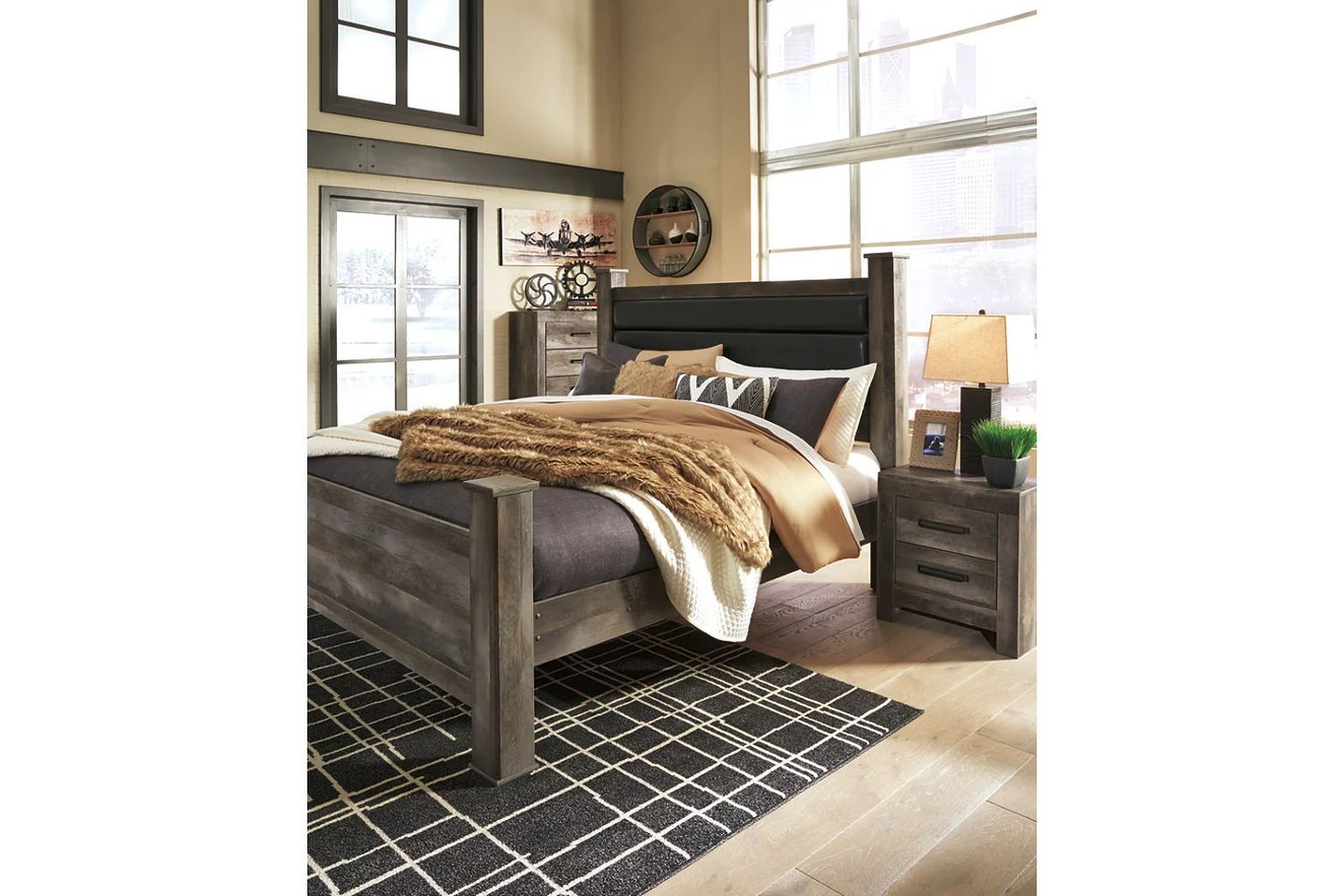 Wynnlow Gray King Upholstered Poster Bed B440B6