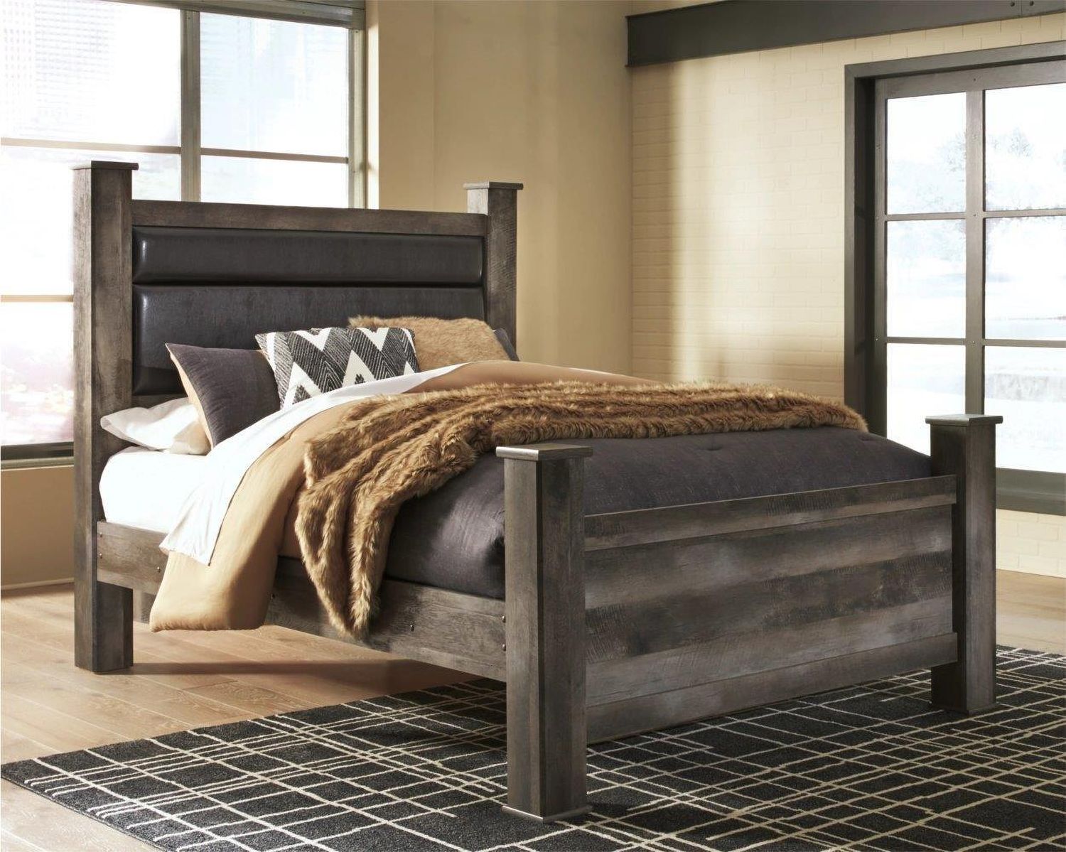 Wynnlow Queen Upholstered Poster Bed In Gray B440B7