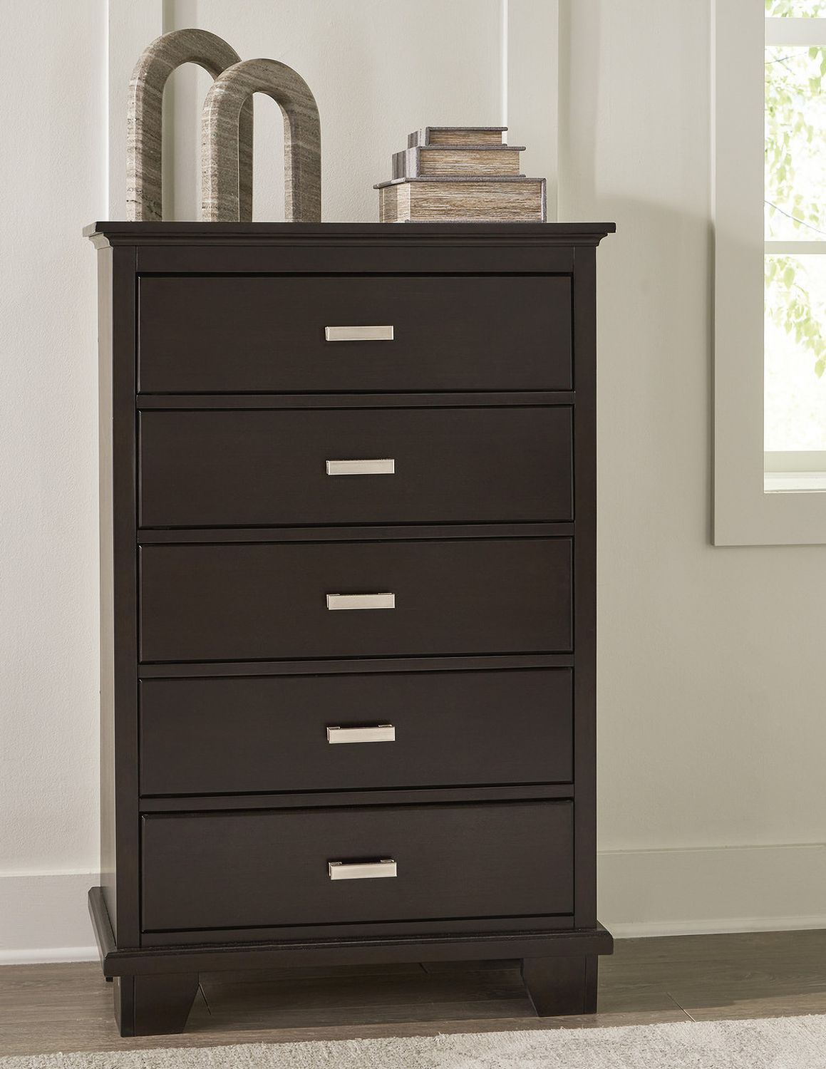 Covetown Chest Of Drawers In Dark Brown B44146