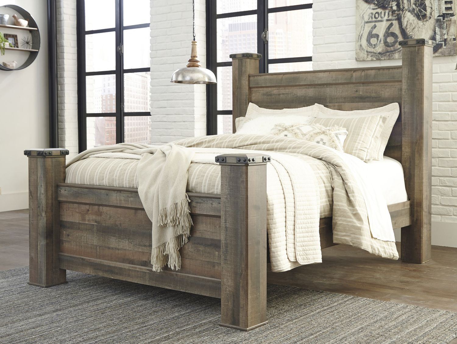 Trinell Poster Bed Queen B446B40