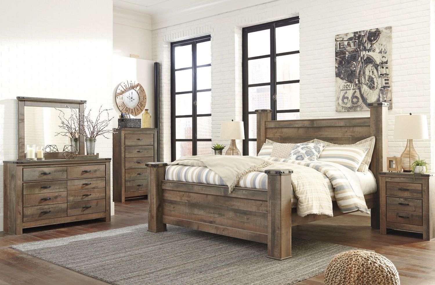 Trinell Poster Bed King B446B45
