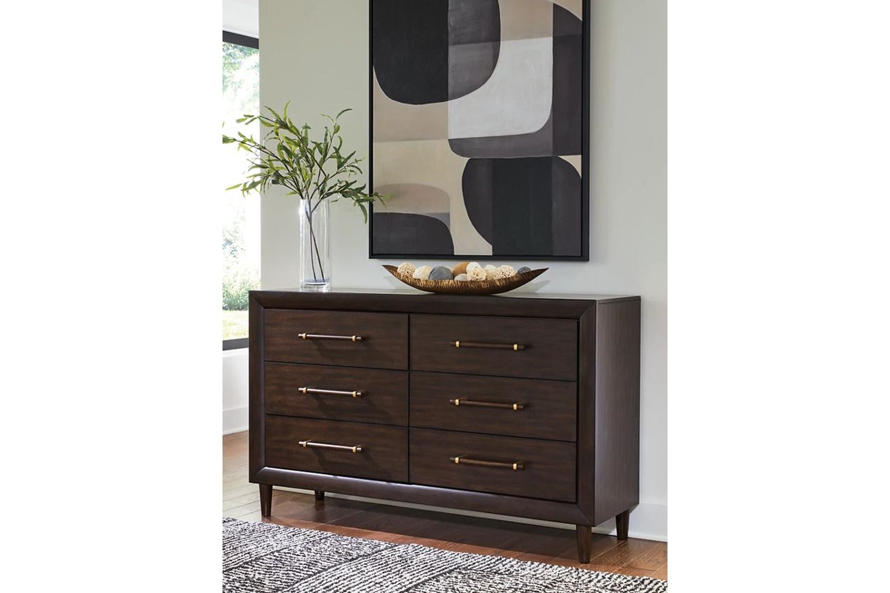 Dantenton Dresser In Merlot B61131