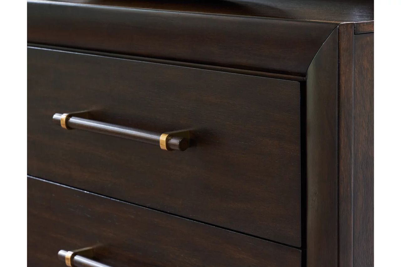 Dantenton Dresser In Merlot B61131