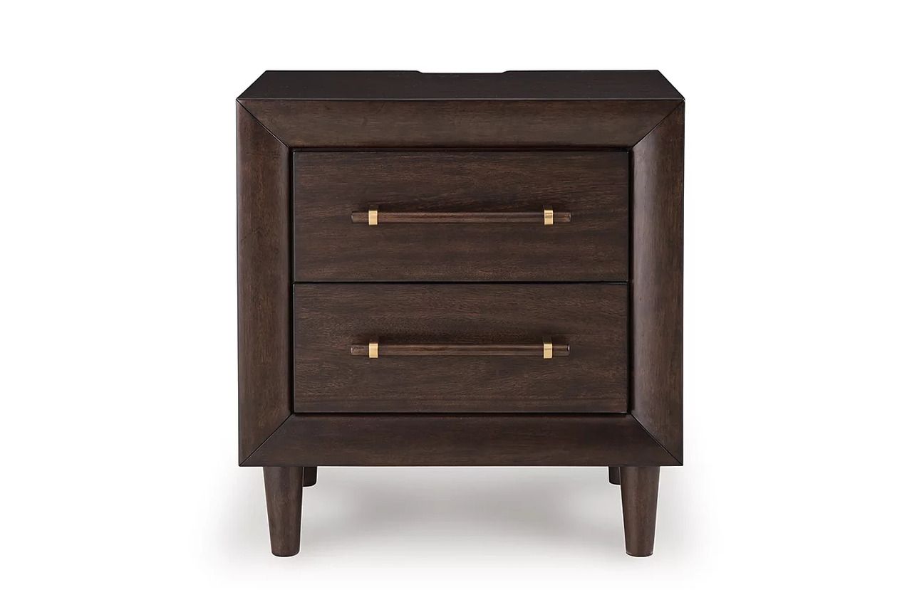 Dantenton Nightstand In Merlot B61192