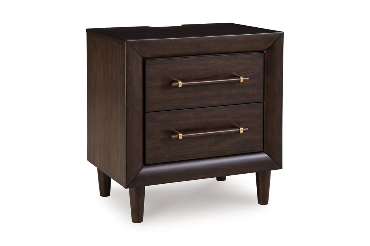 Dantenton Nightstand In Merlot B61192