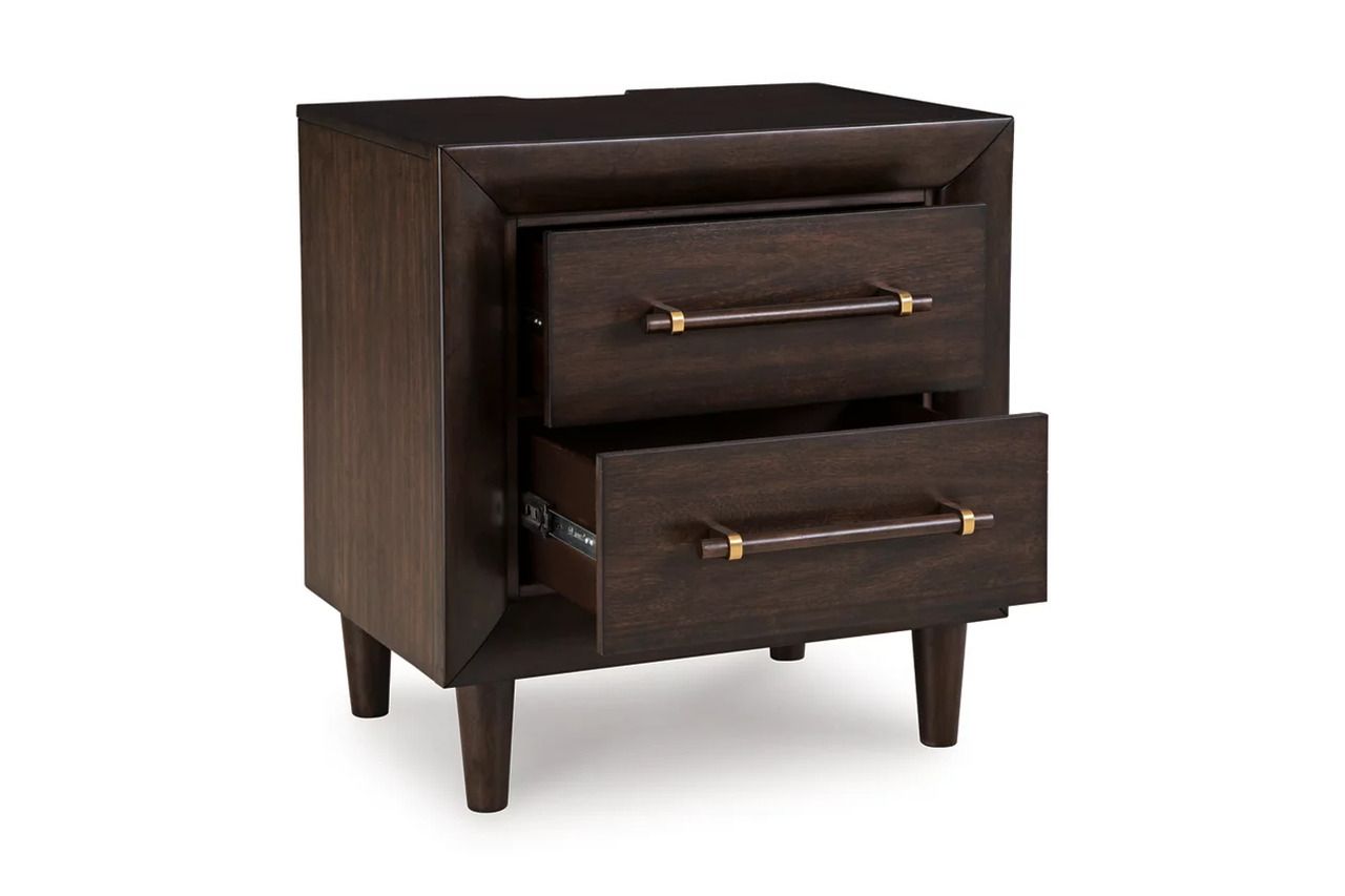 Dantenton Nightstand In Merlot B61192